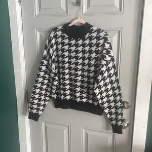 H&M Black and White Houndstooth Sweater